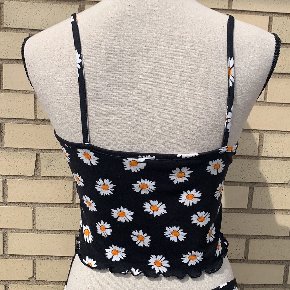❌DONATED❌Black Daisy Flower Print Thin Strap Cami Top - Picture 8 of 14
